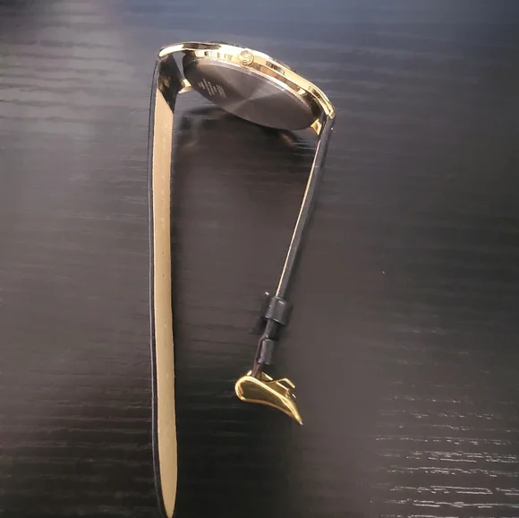 🔥NEW Seiko Slim Quartz Men's 44mm Watch Gold and Black GORGEOUS - Picture 2 of 4